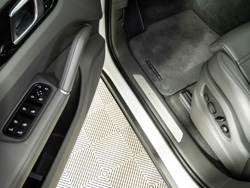 Certified 2023 Porsche Cayenne AWD/4WD image 7
