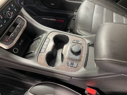 Used 2020 GMC Acadia Denali w/ Trailering Package AWD/4WD image 18