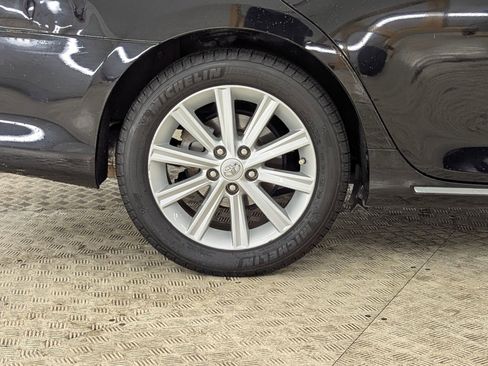 Used 2012 Toyota Camry XLE image 12