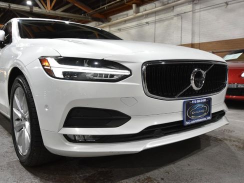 Used 2017 Volvo S90 T6 Momentum w/ Vision Package image 4