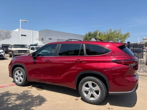 Used 2023 Toyota Highlander LE FWD image 8