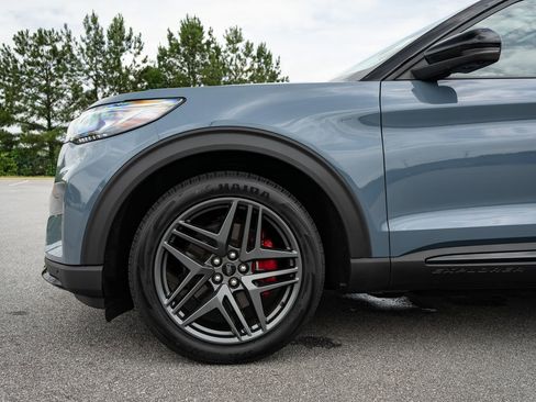 Used 2025 Ford Explorer ST AWD/4WD image 4