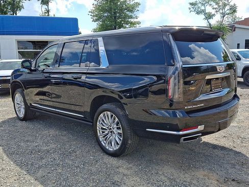 Used 2026 Cadillac Escalade ESV Luxury w/ LPO, Floor Liner Package AWD/4WD image 6