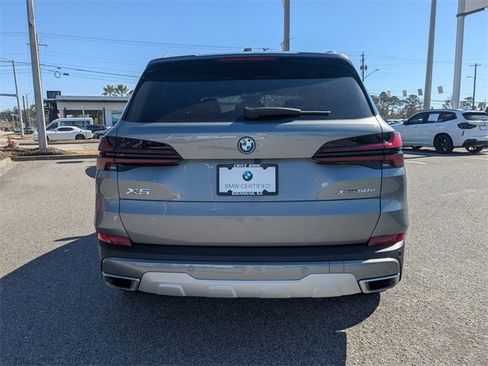 Used 2025 BMW X5 xDrive50e image 5