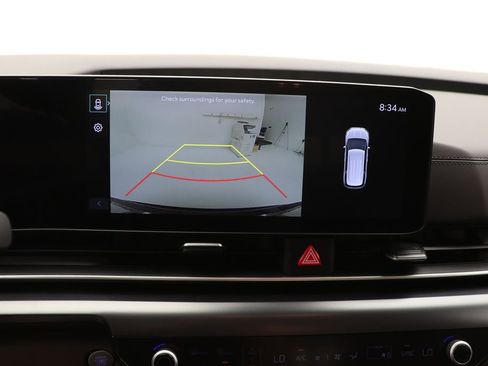 Used 2025 Kia Carnival FWD image 21