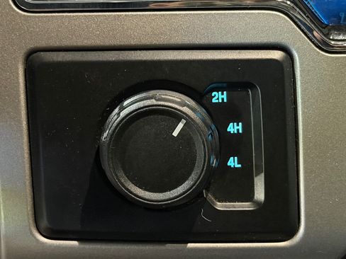 Used 2022 Ford F250 Lariat w/ Lariat Ultimate Package AWD/4WD image 34