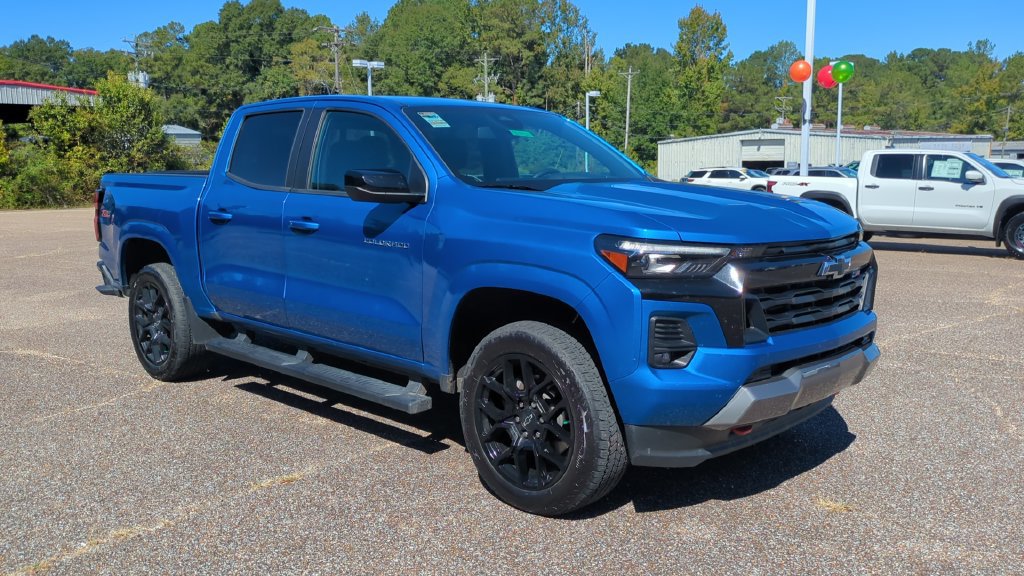 Used 2024 Chevrolet Colorado Z71 w/ LPO, Dark Essentials Package AWD/4WD image 3