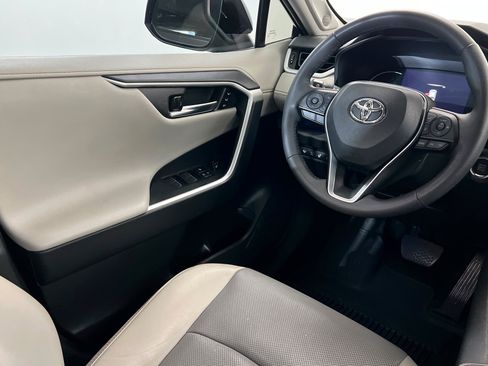 Used 2022 Toyota RAV4 Limited AWD/4WD image 12