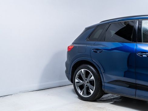 Used 2025 Audi Q4 e-tron Premium Plus w/ Premium Plus image 11