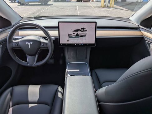 Used 2023 Tesla Model Y Long Range image 30