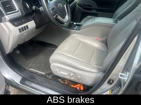 Used 2017 Toyota Highlander Limited FWD image 17