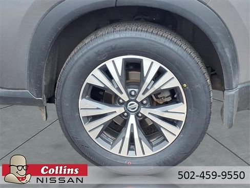 Used 2021 Nissan Rogue SV w/ Premium Package image 4