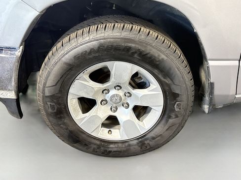 Used 2020 RAM 1500 Big Horn AWD/4WD image 38