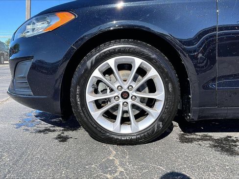 Used 2020 Ford Fusion SE FWD image 2