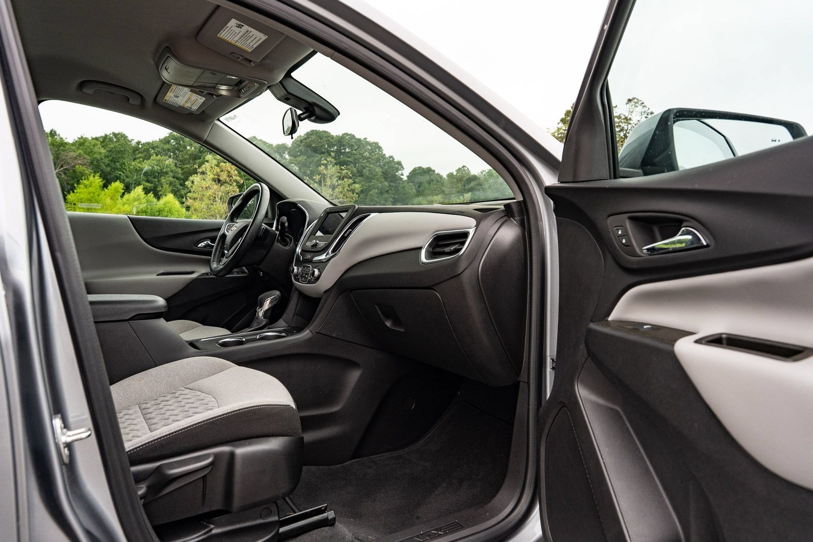 Used 2024 Chevrolet Equinox LT w/ Driver Convenience Package FWD image 11