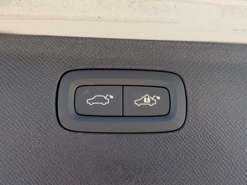 Used 2025 Volvo XC90 B6 Plus image 33