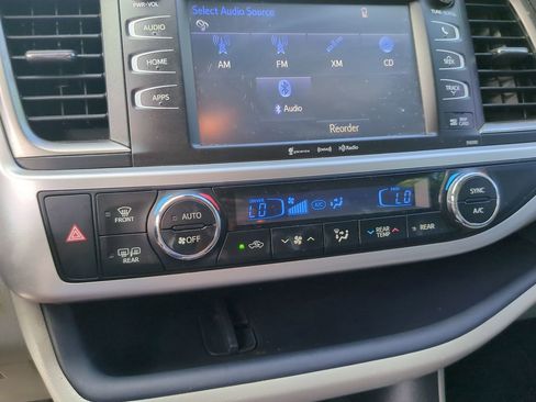 Used 2019 Toyota Highlander XLE FWD image 27