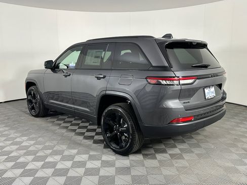 New 2025 Jeep Grand Cherokee Limited w/ Luxury Tech Group II image 17