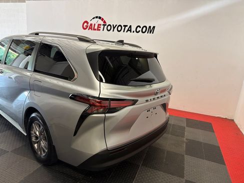 Used 2021 Toyota Sienna LE FWD image 10