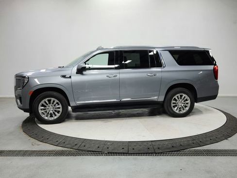 Used 2024 GMC Yukon XL SLT image 4