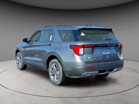 New 2026 Ford Explorer Active w/ Active Comfort Package image 3