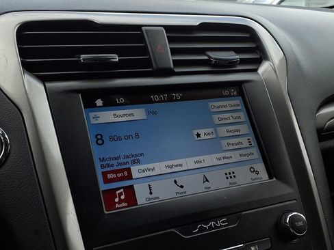 Used 2019 Ford Fusion SE FWD image 9