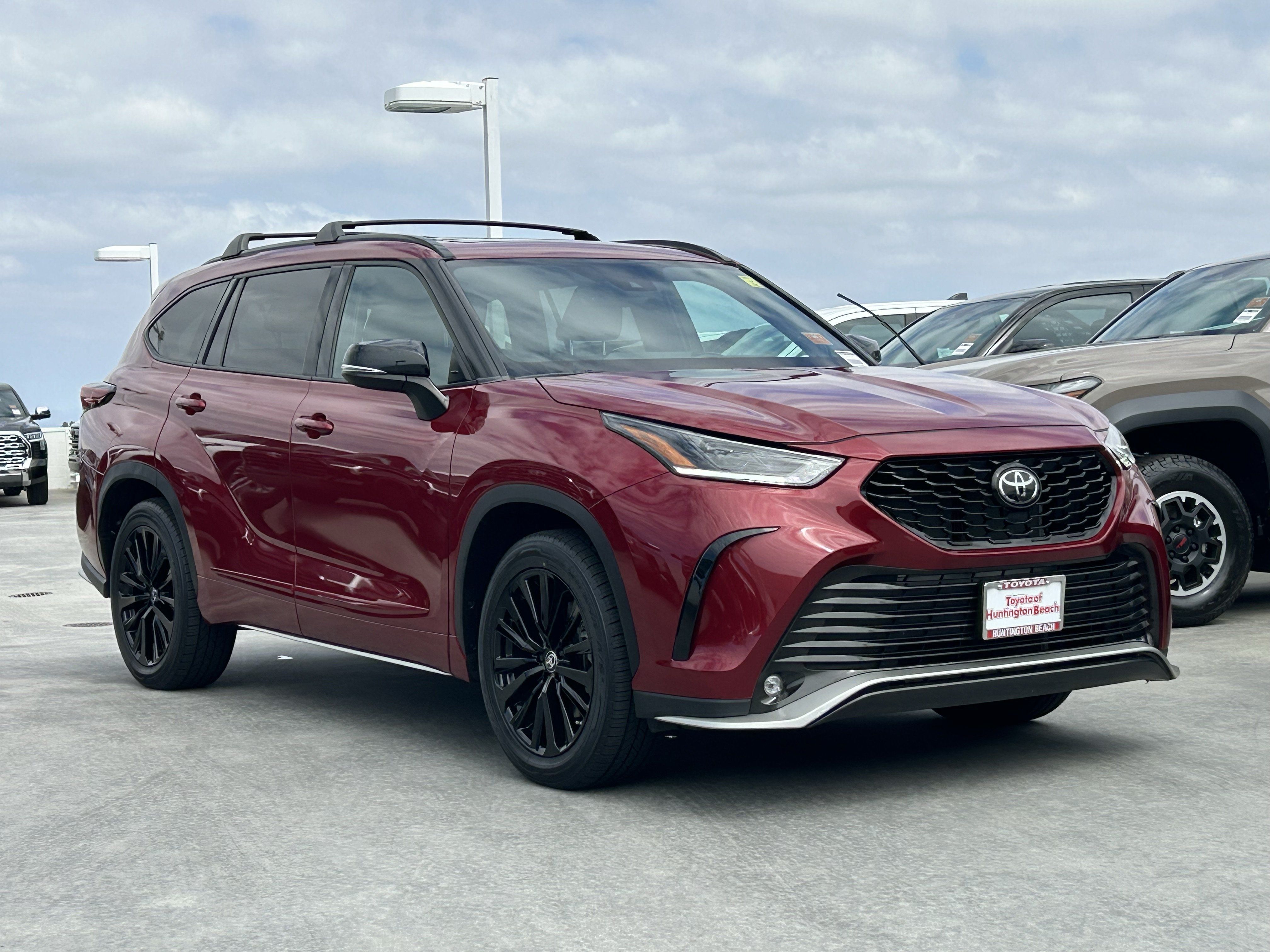 Used 2024 Toyota Highlander XSE AWD/4WD image 2