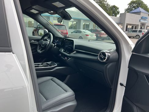 Used 2026 Chevrolet Equinox LT w/ Convenience Package II AWD/4WD image 12