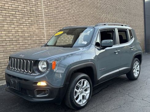 Used 2017 Jeep Renegade Latitude w/ Cold Weather Group image 27