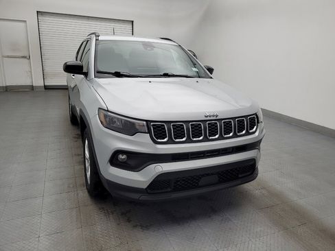 Used 2024 Jeep Compass Latitude image 14