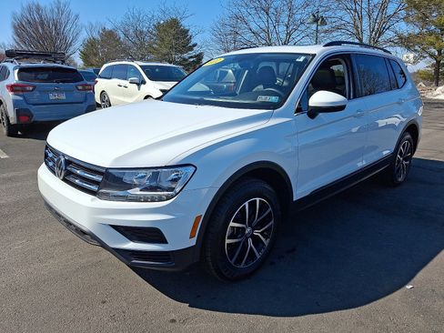 Used 2021 Volkswagen Tiguan SE w/ Panoramic Sunroof Package image 3
