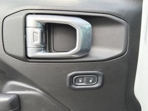 Used 2025 Jeep Wrangler Unlimited Sport AWD/4WD image 18