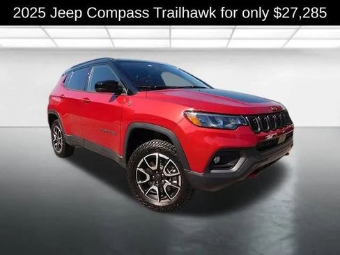 Used 2025 Jeep Compass Trailhawk AWD/4WD image 1