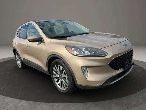 Used 2020 Ford Escape Titanium w/ Titanium Premium Package 2.0 AWD/4WD image 3