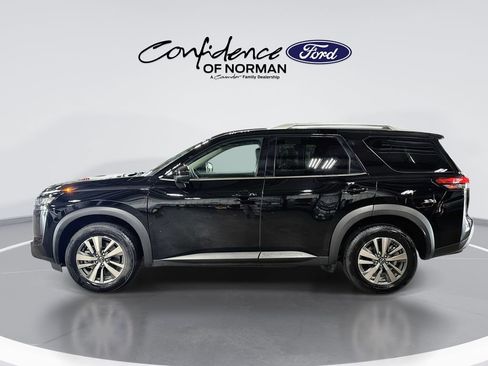 Used 2025 Nissan Pathfinder SL FWD image 5
