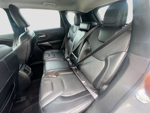 Used 2021 Jeep Cherokee Latitude Lux w/ Comfort/Convenience Group FWD image 23