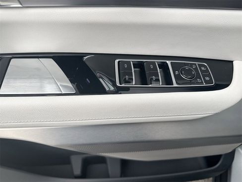 Used 2026 Cadillac Vistiq Sport image 15