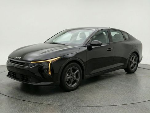 Used 2025 Kia K4 FWD image 3