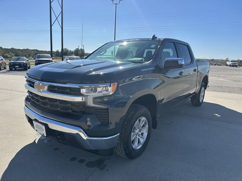 Used 2025 Chevrolet Silverado 1500 LT image 3