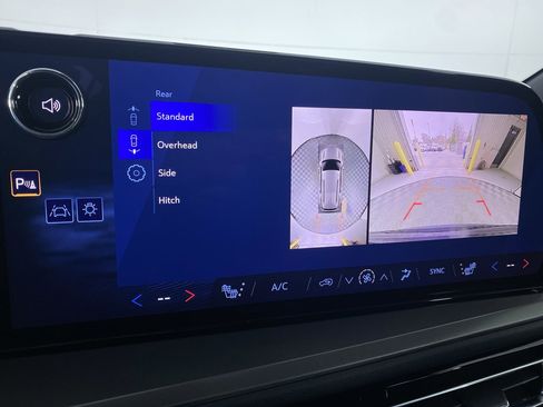 New 2026 Chevrolet Traverse LT image 7