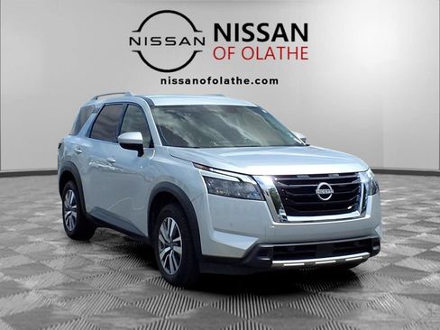 Used 2025 Nissan Pathfinder SL FWD image 31