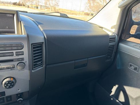 Used 2005 Nissan Titan LE w/ (U01) Nissan Navigation Pkg image 17