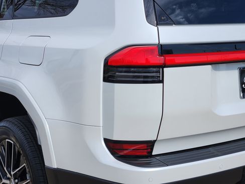 Certified 2025 Lexus GX 550 image 5