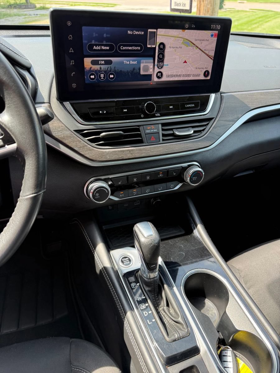 Used 2023 Nissan Altima 2.5 SV w/ SV Premium Package FWD image 10