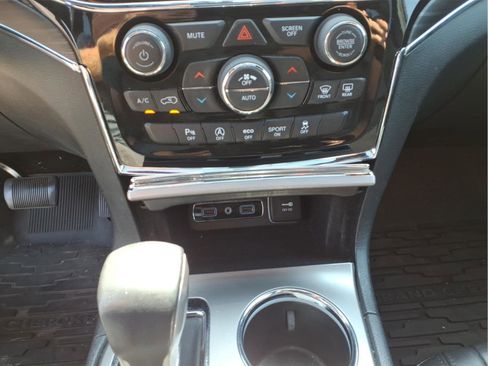 Used 2021 Jeep Grand Cherokee Limited image 21