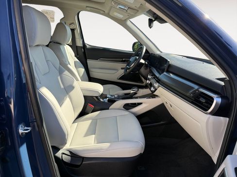 Used 2024 Kia Telluride S w/ S Sunroof Package FWD image 19