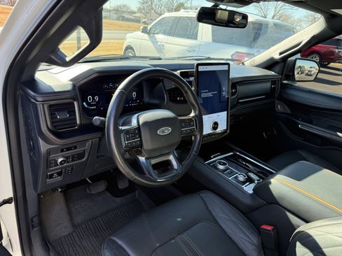 Used 2022 Ford Expedition Platinum image 6