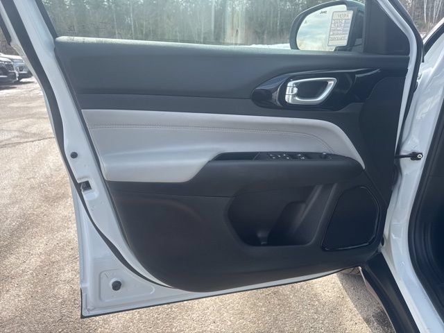 Used 2025 Jeep Compass Limited AWD/4WD image 10