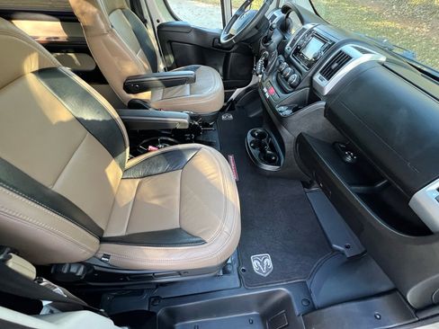 Used 2017 RAM ProMaster 2500 w/ Premium Appearance Group image 32