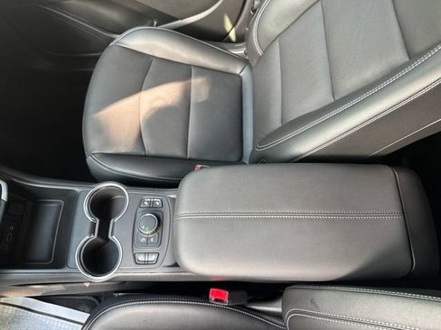 Used 2023 GMC Terrain SLT w/ Elevation Edition FWD image 15